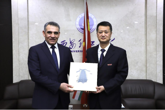 塔吉克技术大学副校长一行来访我校