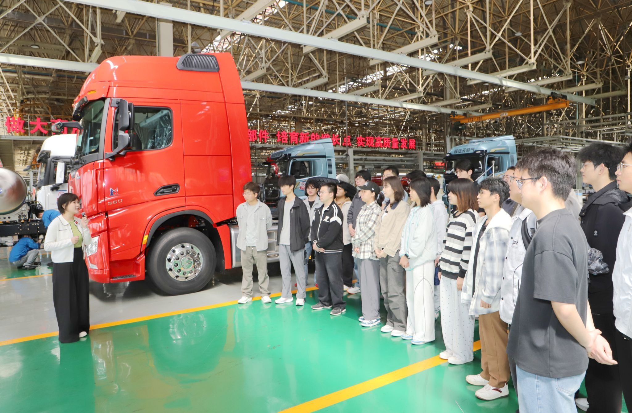 【行走的大思政课】我校“行走的大思政课”走进陕汽控股集团